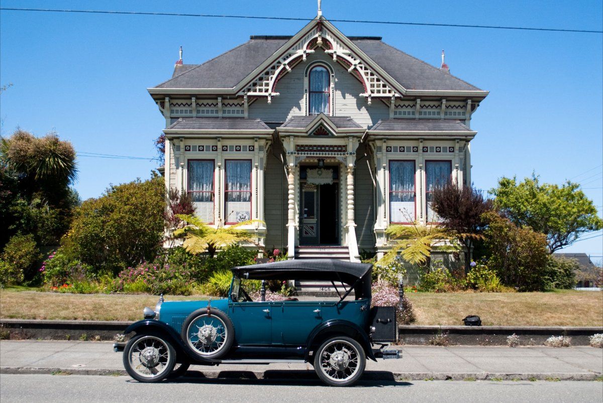 Abigail's Elegant Victorian Mansion - thumb 0