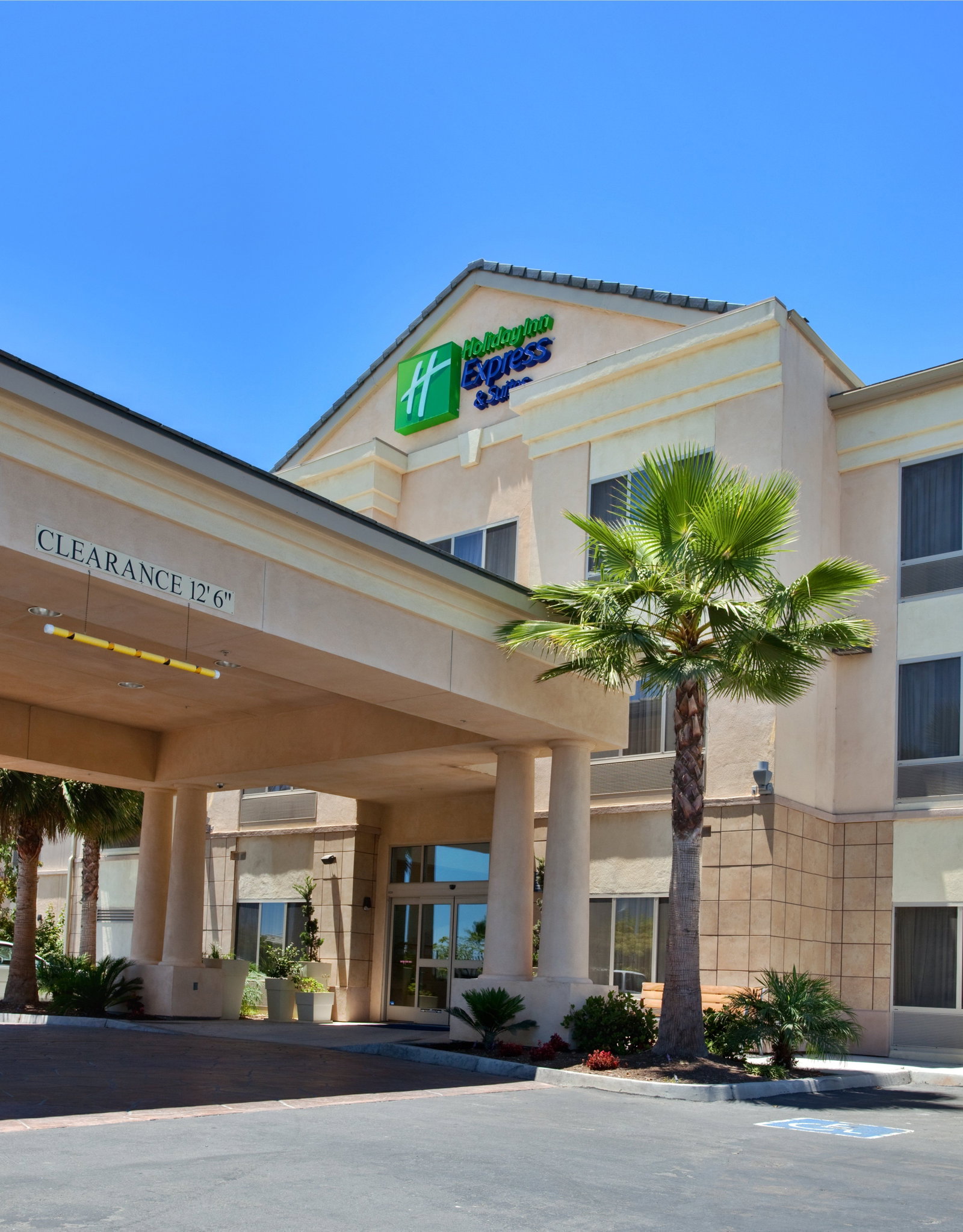 Holiday Inn Express Hotel & Suites - thumb 0
