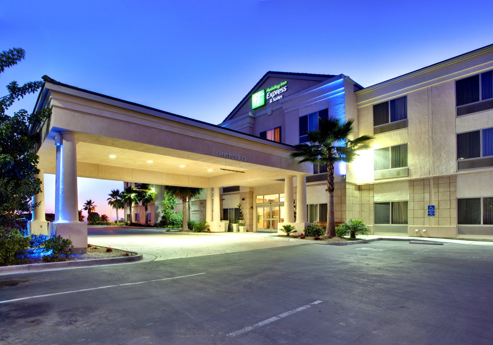 Holiday Inn Express Hotel & Suites - thumb 1