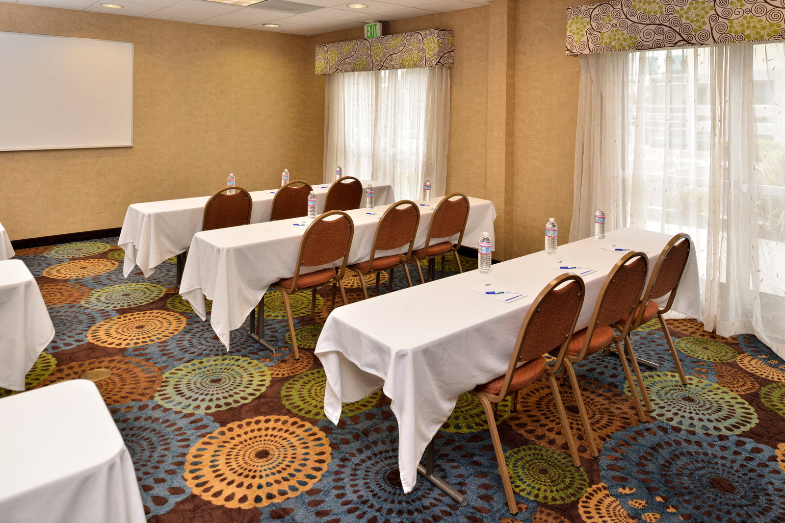 Holiday Inn Express Hotel & Suites - thumb 10