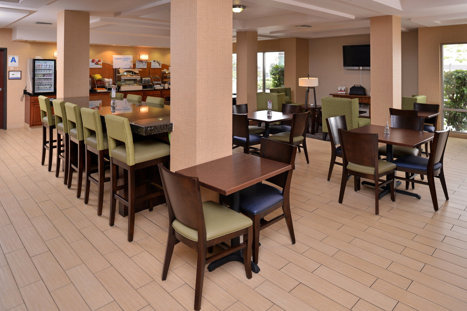 Holiday Inn Express Hotel & Suites - thumb 11