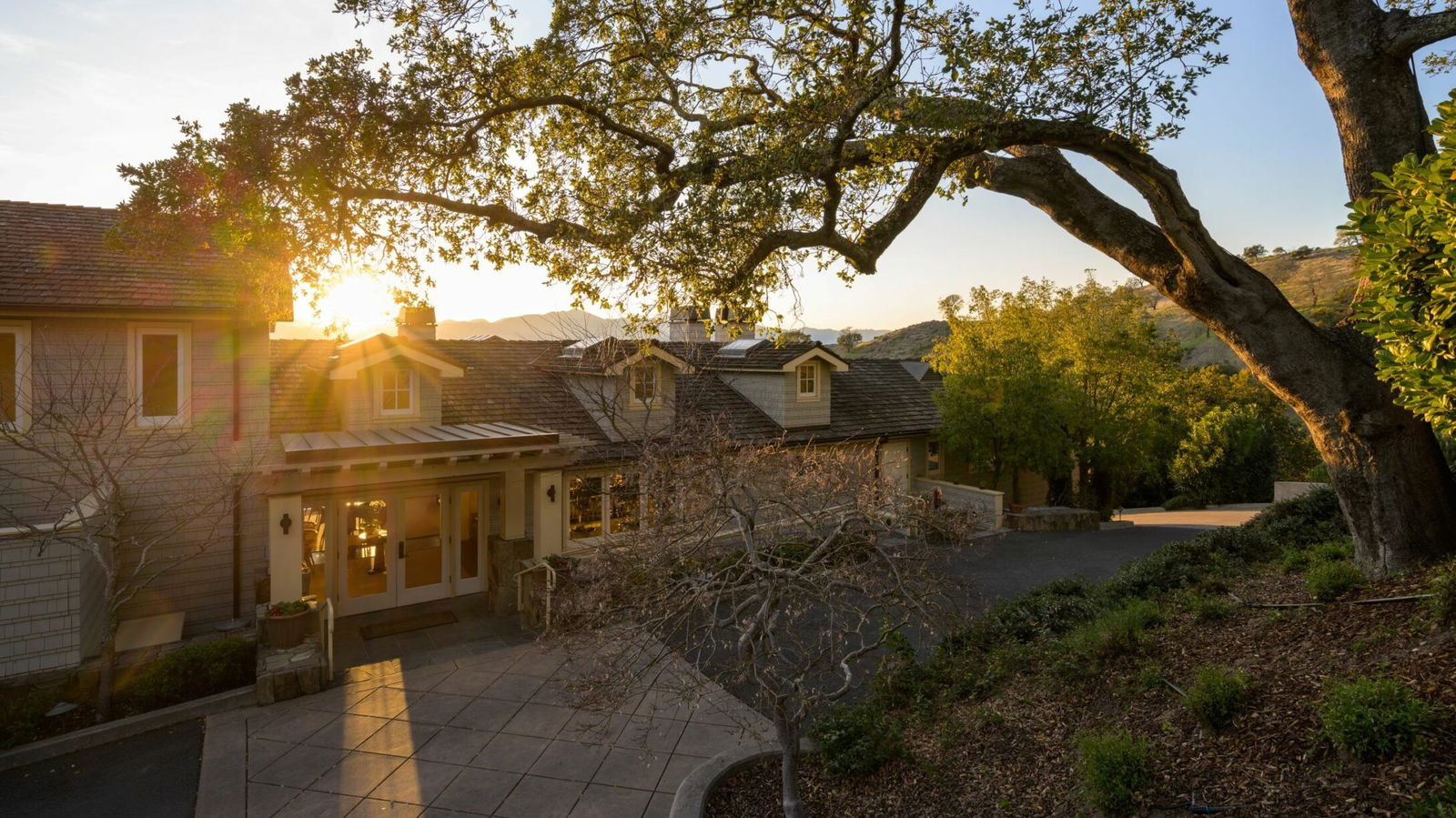 The Poetry Inn - thumb 1