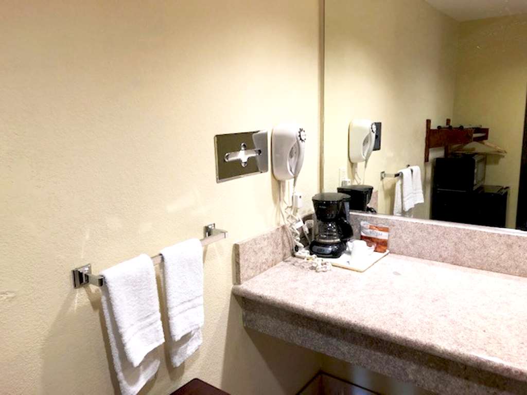 Americas Best Value Inn Pasadena - thumb 3