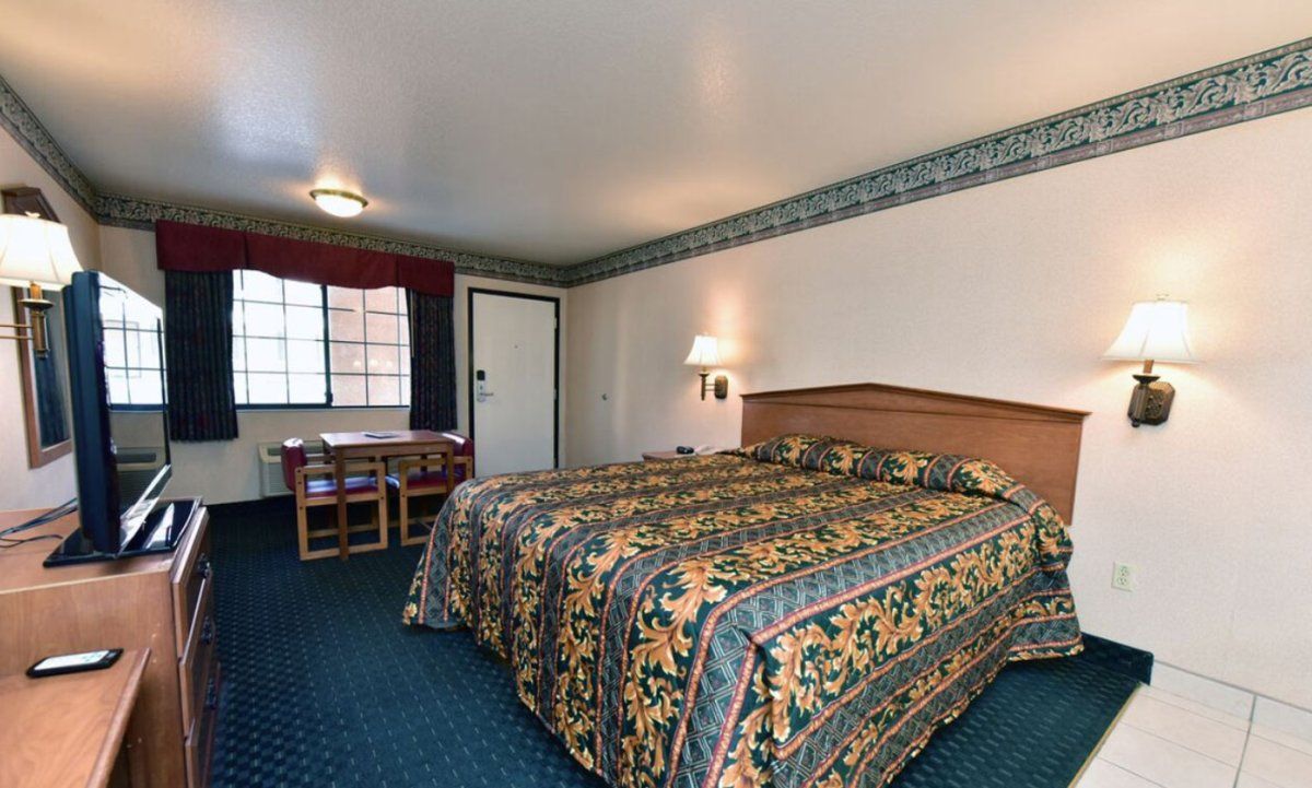 La Mirage Inn - thumb 0