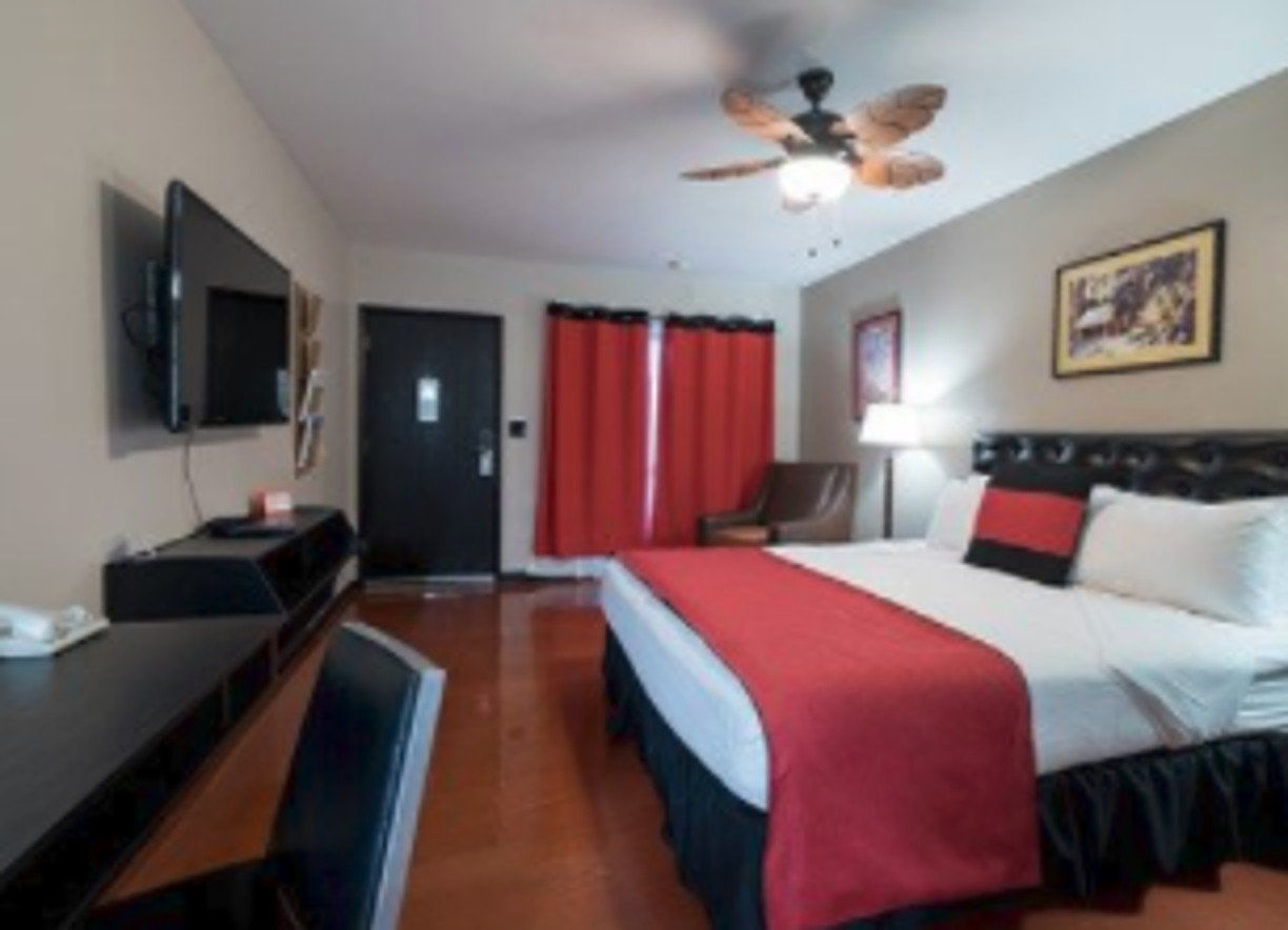 Caliente Tropics Resort - thumb 1