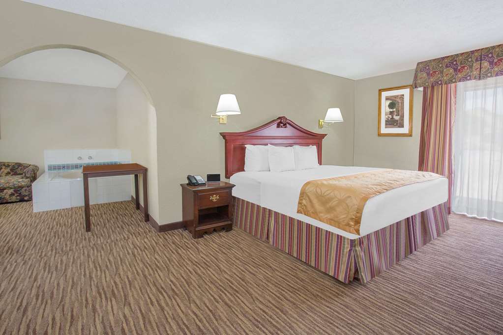 Days Inn & Suites Red Rock-Gallup - thumb 12