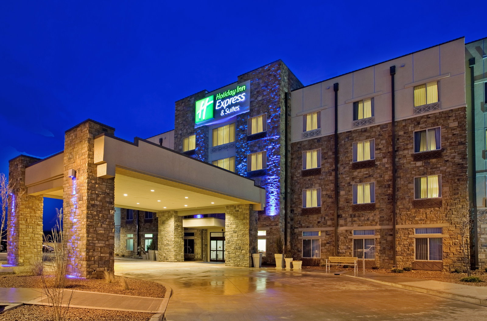 Holiday Inn Express And Suite East - thumb 2