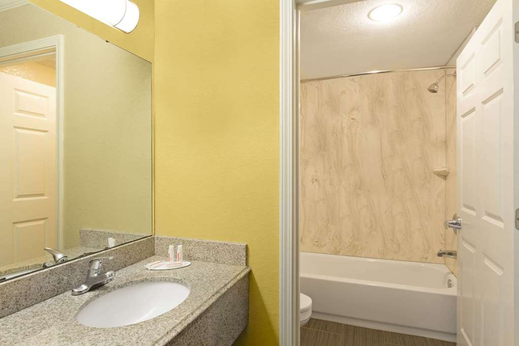 Super 8 Covington - thumb 8