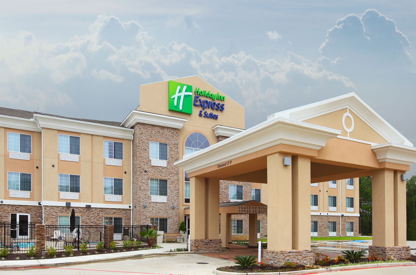 Holiday Inn Express Hotel & Suites - thumb 0