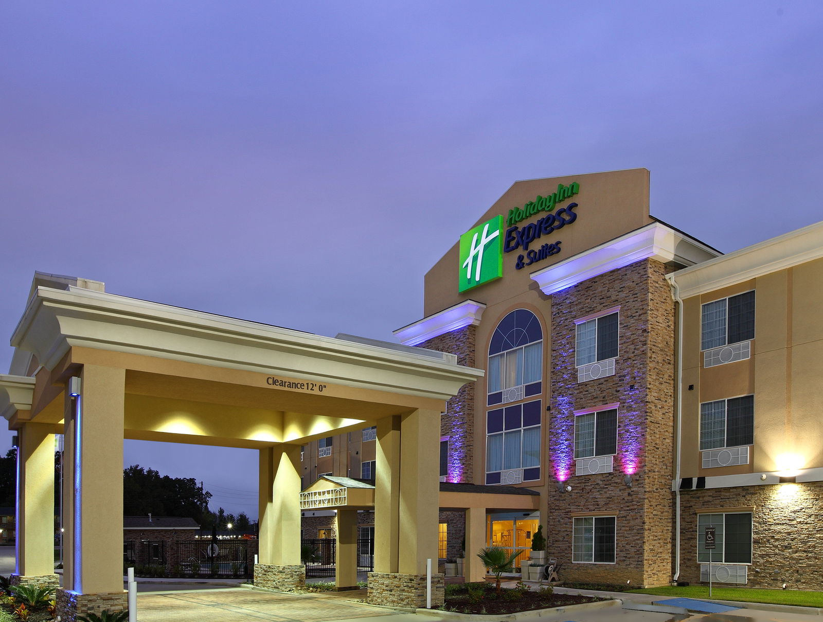 Holiday Inn Express Hotel & Suites - thumb 1