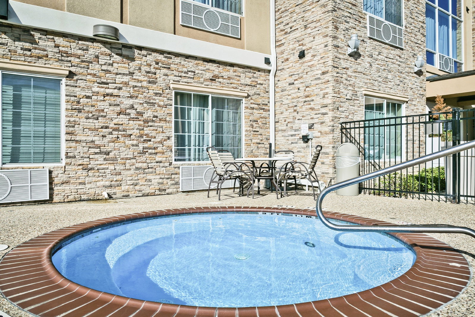 Holiday Inn Express Hotel & Suites - thumb 2