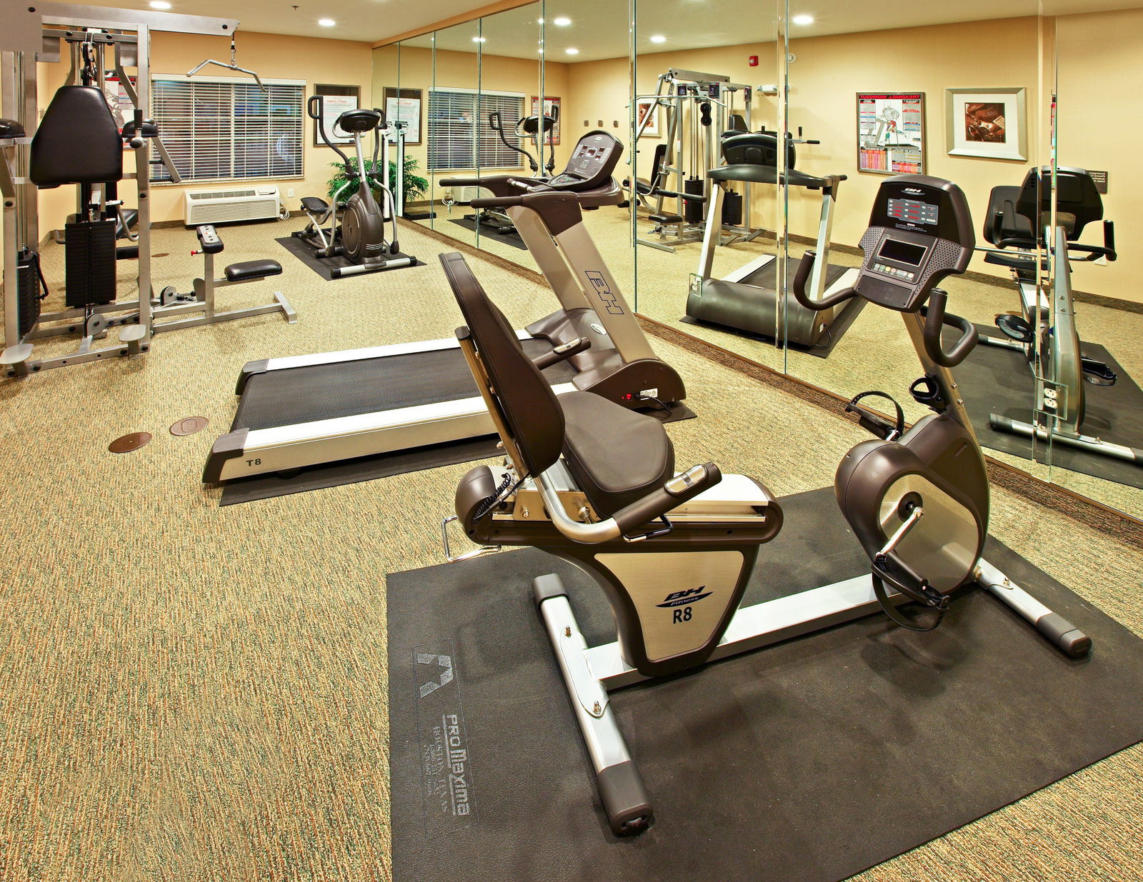 Holiday Inn Express Hotel & Suites - thumb 13