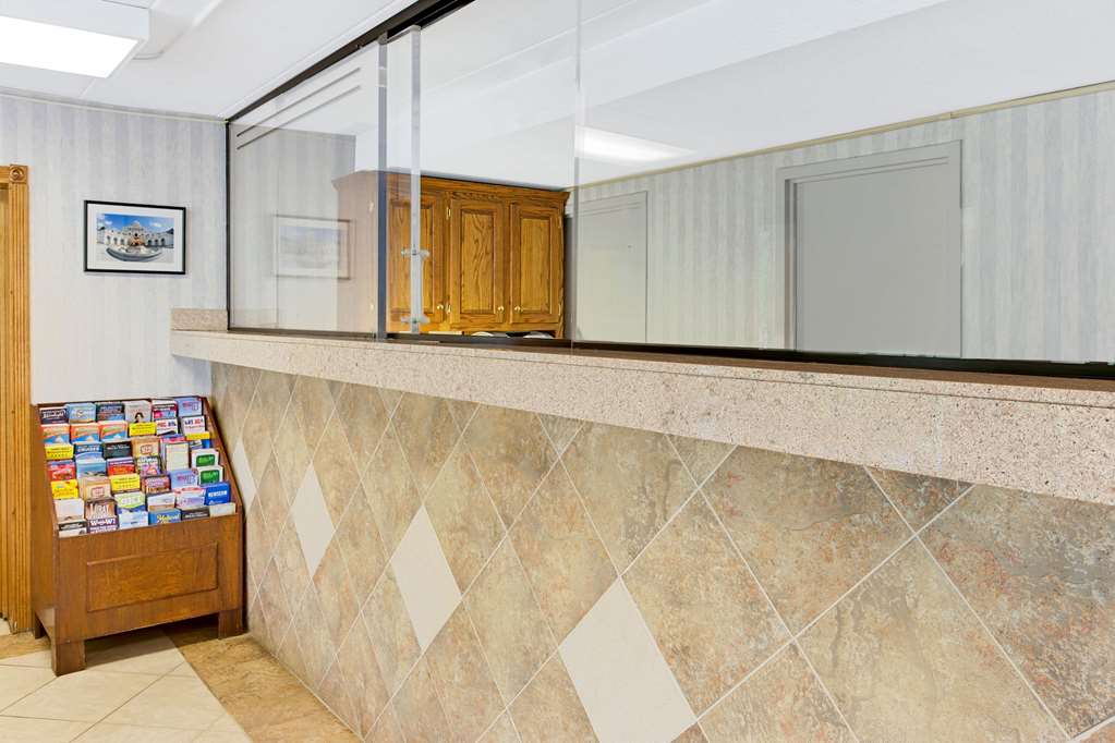 Super 8 Laurel - thumb 4