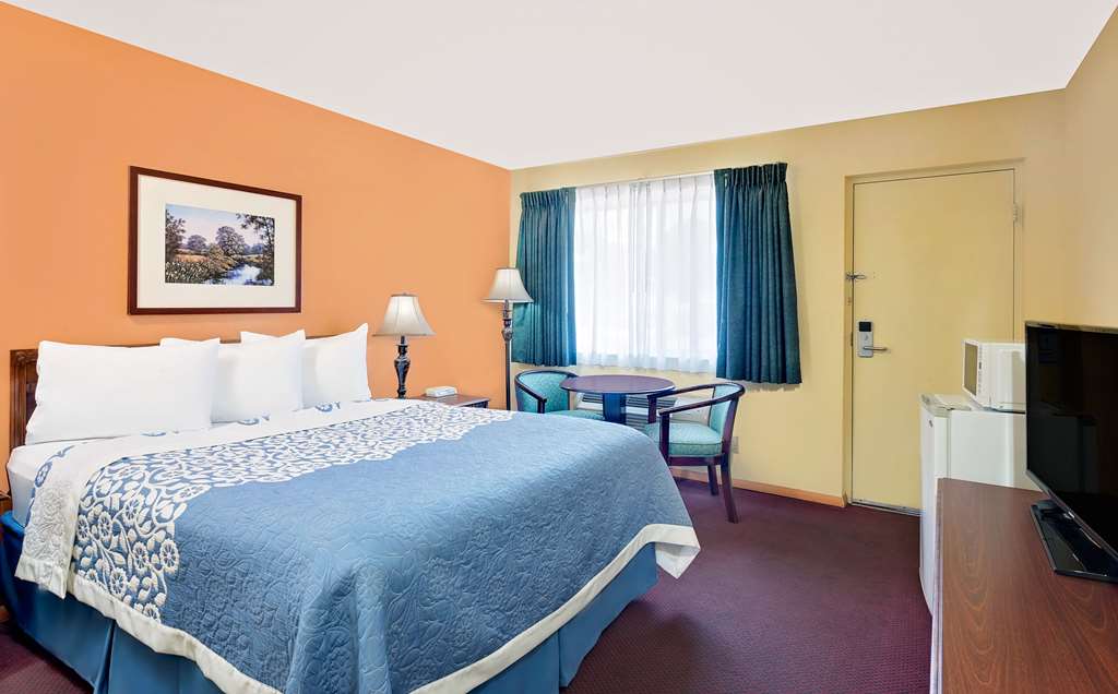 Days Inn Waynesboro - thumb 5