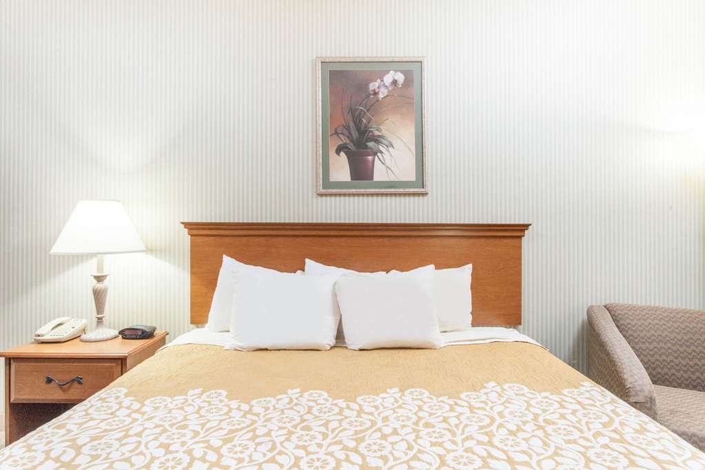 Days Inn & Suites Seaford - thumb 14