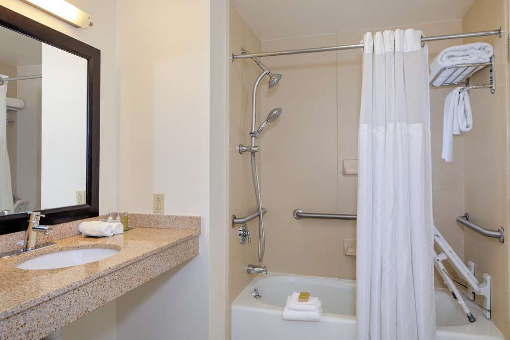 Doubletree Hotel & Suites Pitt Downtown - thumb 6