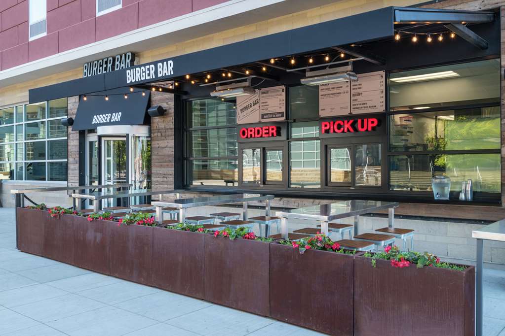 Hampton Inn & Suites Fort Wayne Downtown - thumb 12