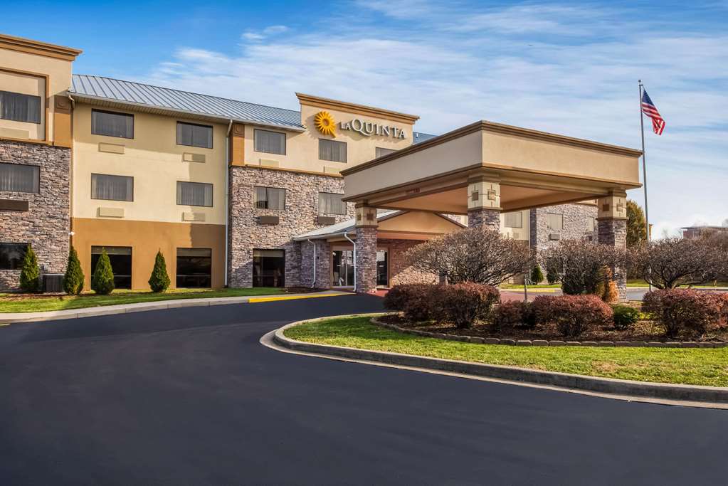 La Quinta Inn & Suites Fairborn - thumb 0