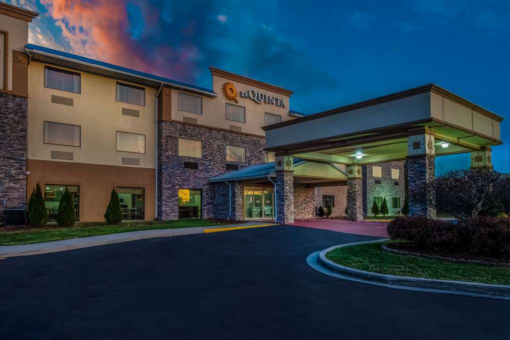 La Quinta Inn & Suites Fairborn - thumb 1