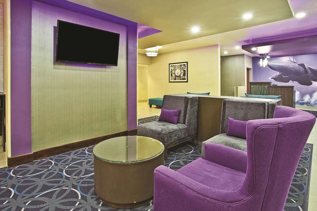 La Quinta Inn & Suites Fairborn - thumb 3