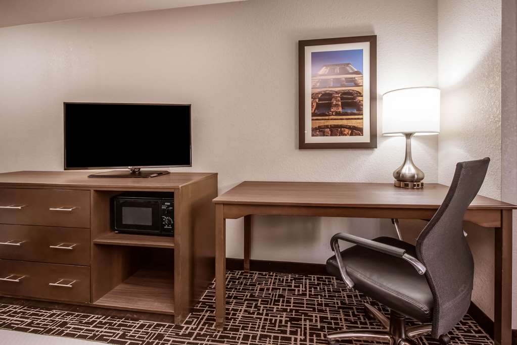 La Quinta Inn & Suites Fairborn - thumb 6