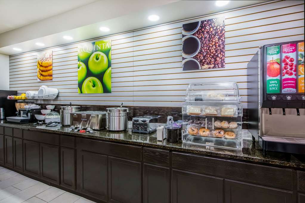 La Quinta Inn & Suites Fairborn - thumb 17