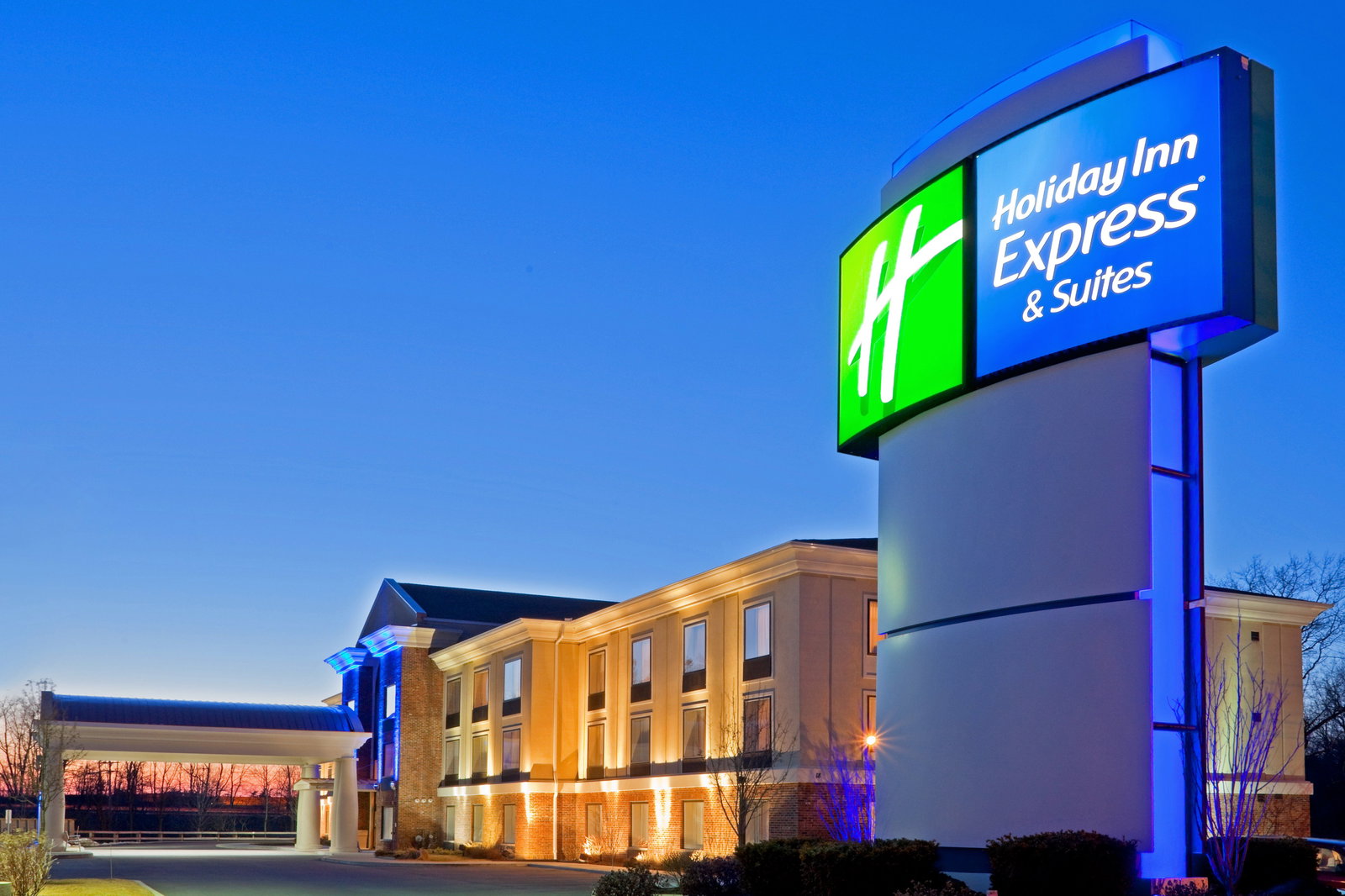 Holiday Inn Express Hotel & Suites - thumb 1