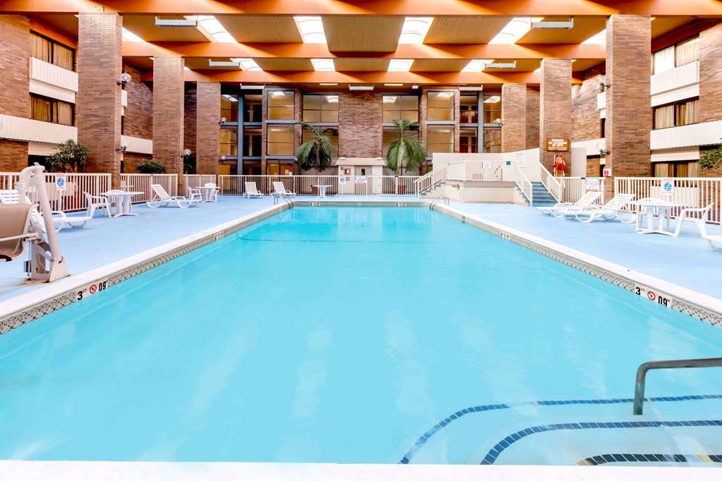 Ramada Lansing Hotel & Conference Ctr - thumb 8