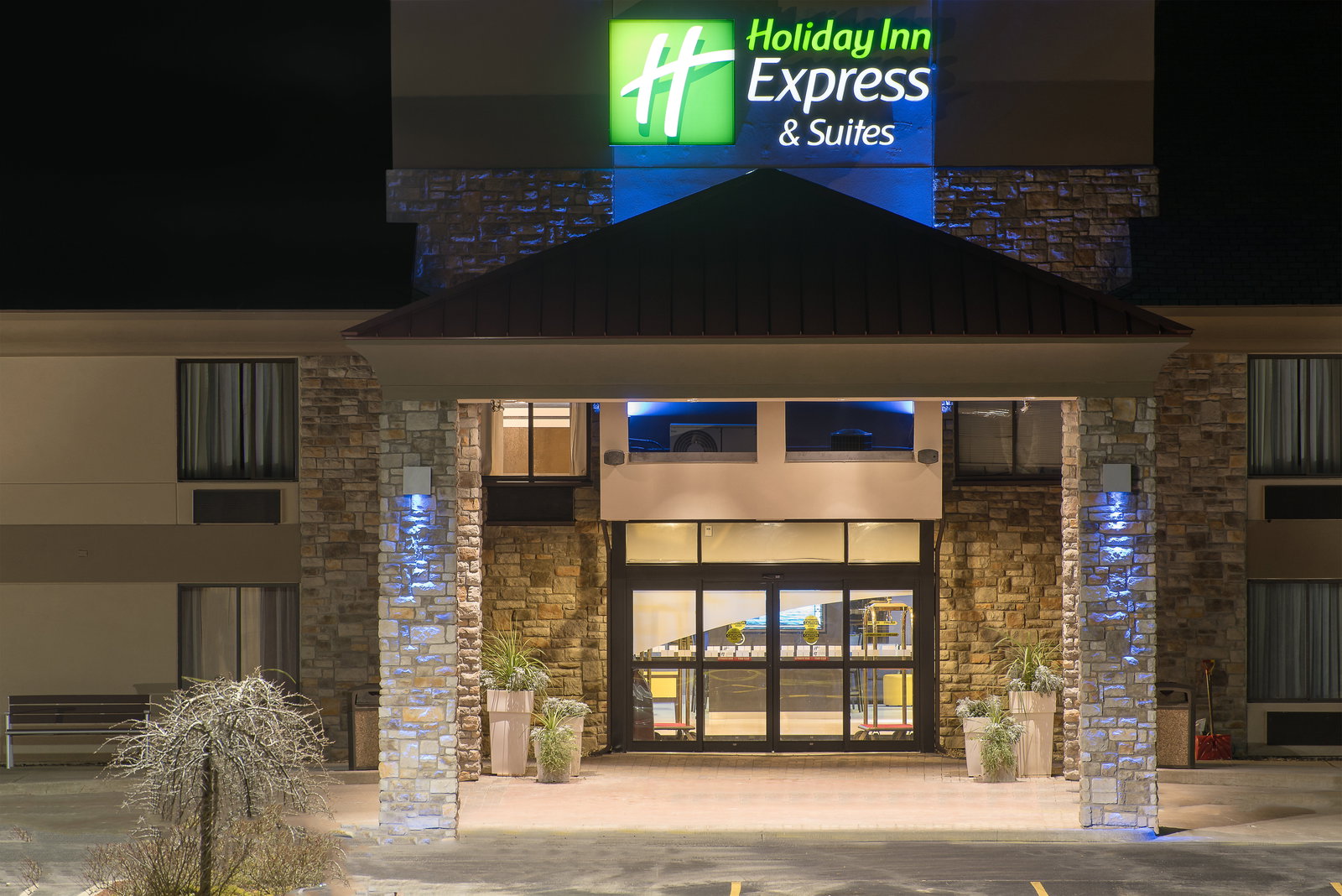 Holiday Inn Express Hotel & Suites - thumb 0