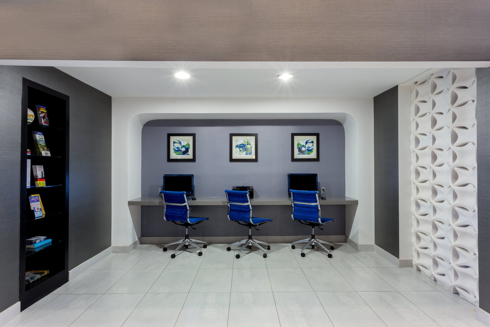 Holiday Inn Express Hotel & Suites - thumb 16