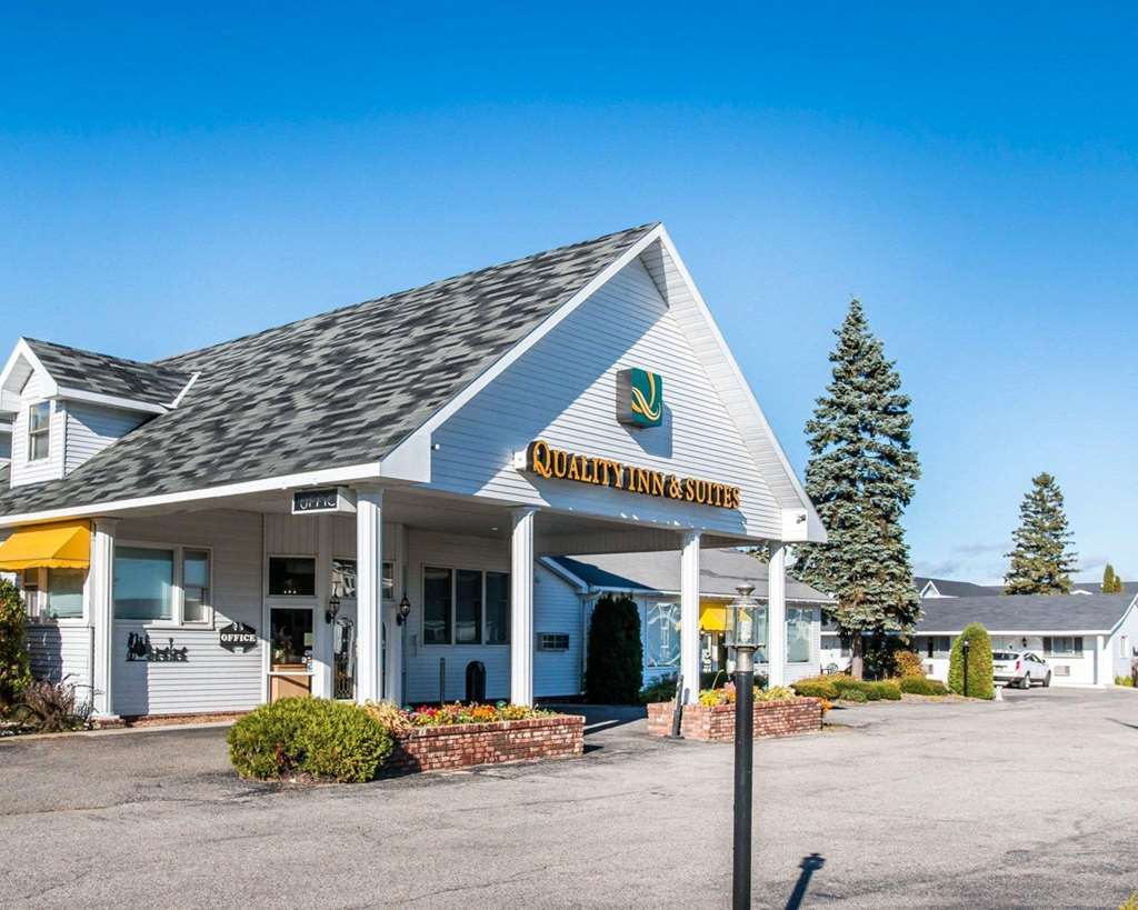 Quality Inn & Suites Mackinaw City - thumb 1