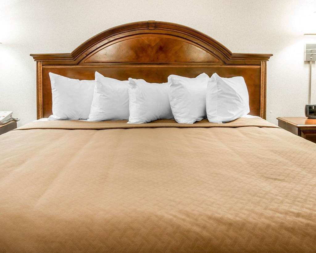 Quality Inn & Suites Mackinaw City - thumb 6