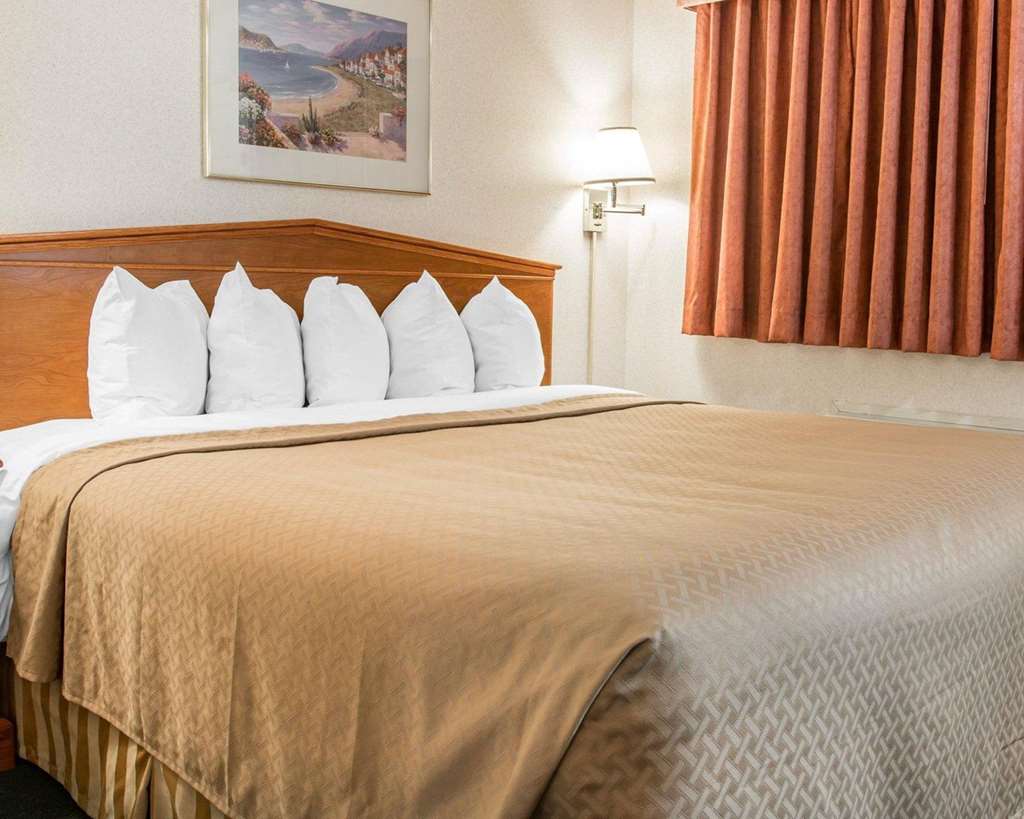 Quality Inn & Suites Mackinaw City - thumb 14