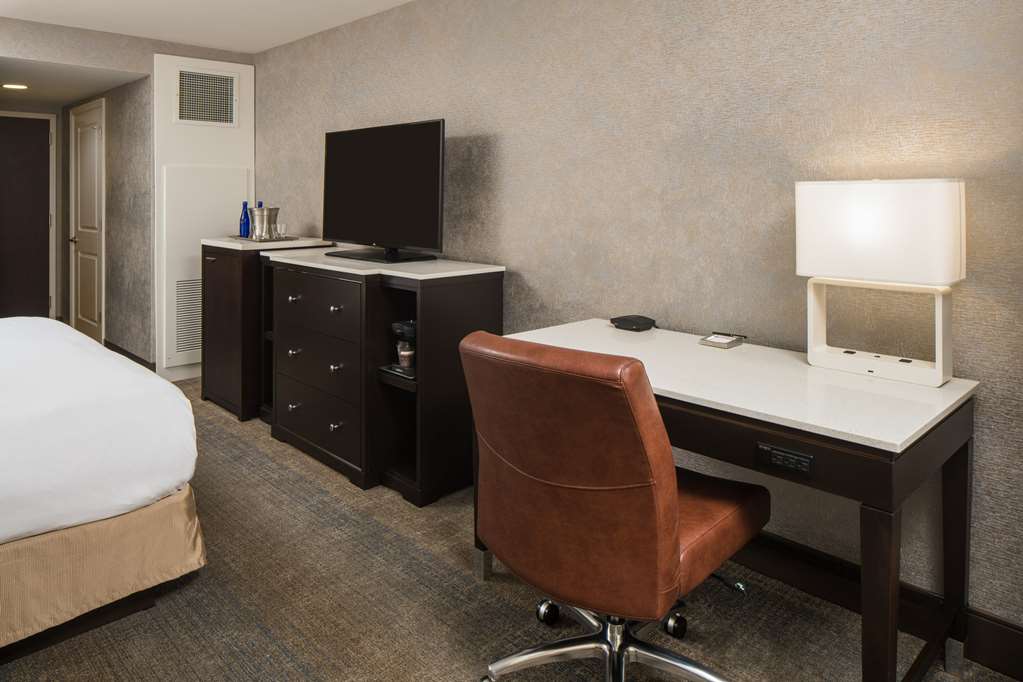 The Saratoga Hilton - thumb 7