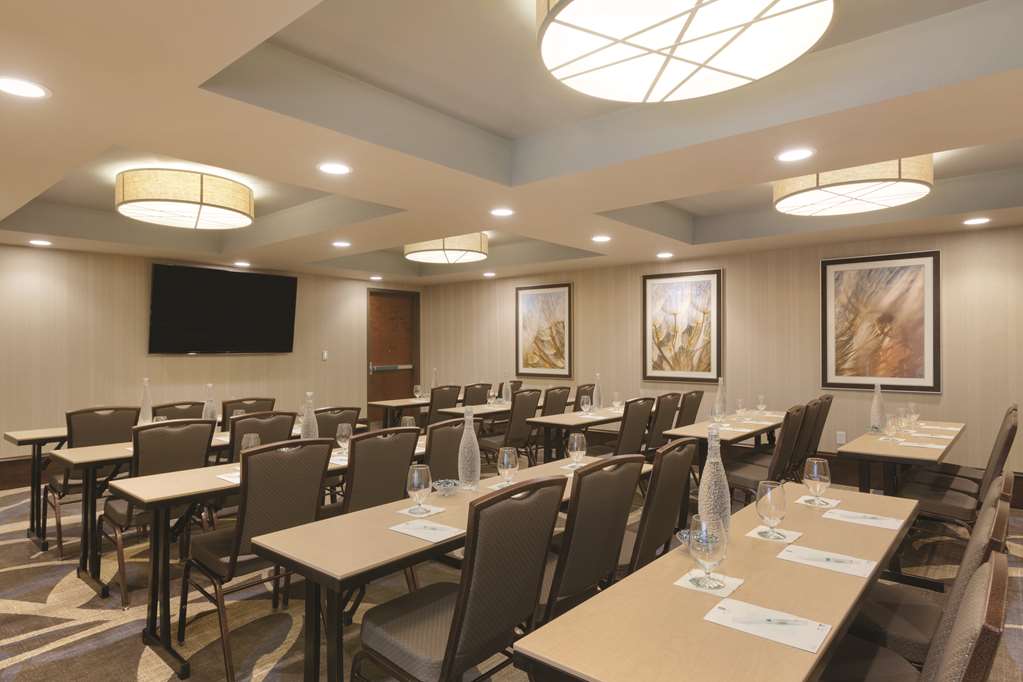 Embassy Suites Saratoga Springs - thumb 11