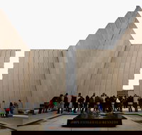 JFK Bus Tour with Oswald Rooming House optional CityPass - Students Accommodation