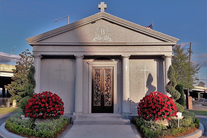 NOLA's BIG 4 PRIVATE EXPERIENCE: French Quarter/Garden Dist./Cemetery/City Park - thumb 2