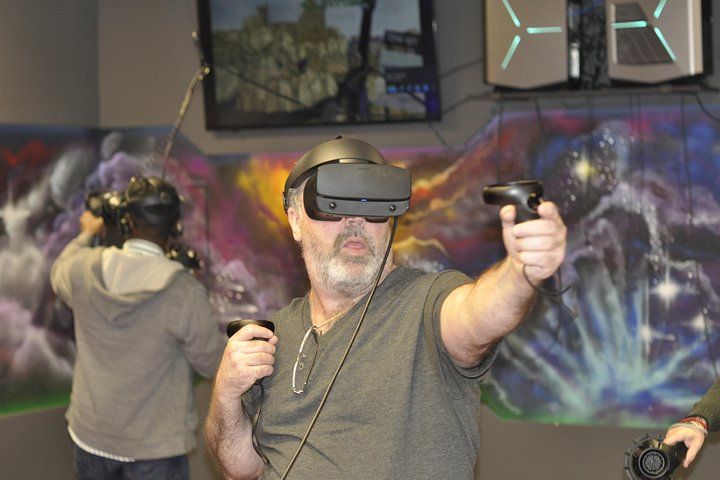 Virtual Reality Gaming Experience - thumb 1