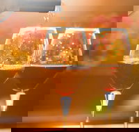 5 Flights of Wine with an educational presentation and tour. - USA Accommodation