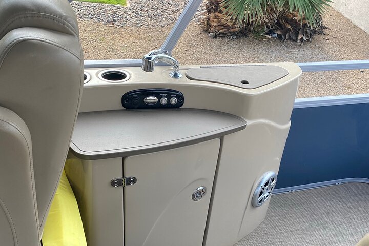 Luxury Boating Package Rental To All Local Lakes - thumb 0