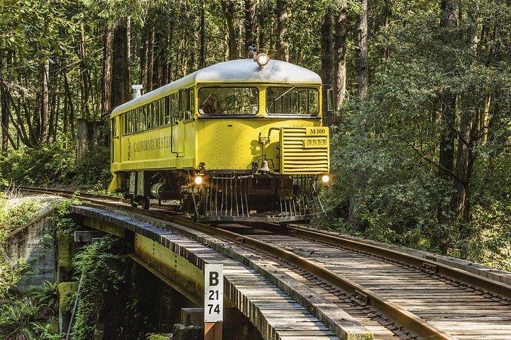 Skunk Train: Wolf Tree Turn From Willits - thumb 1