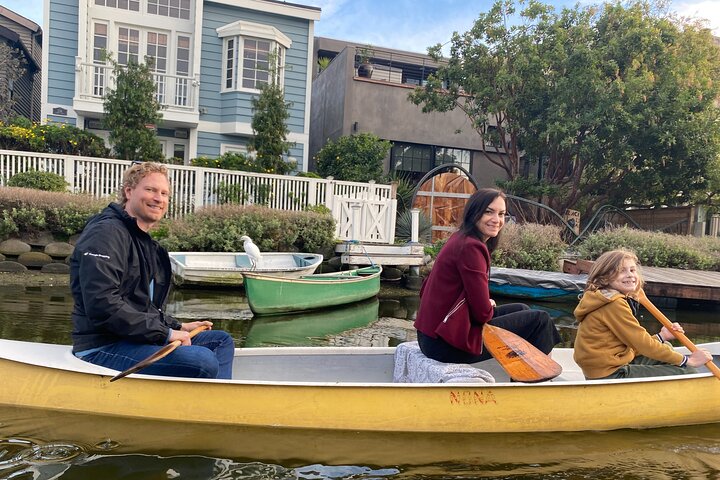 Canoe 1-Hour Rental On The Venice Canals - thumb 2