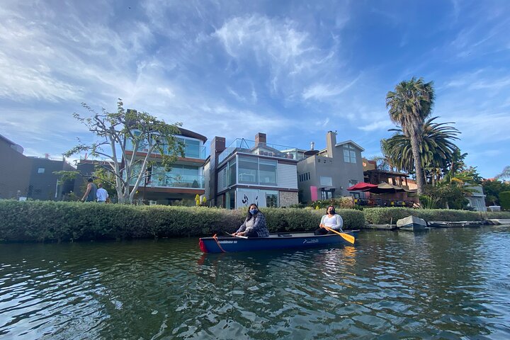 Canoe 1-Hour Rental On The Venice Canals - thumb 3