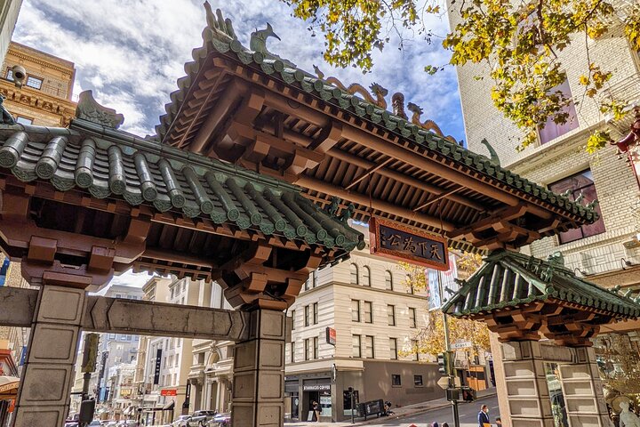 History Tour In Chinatown And North Beach With Graffiti Workshop - thumb 3