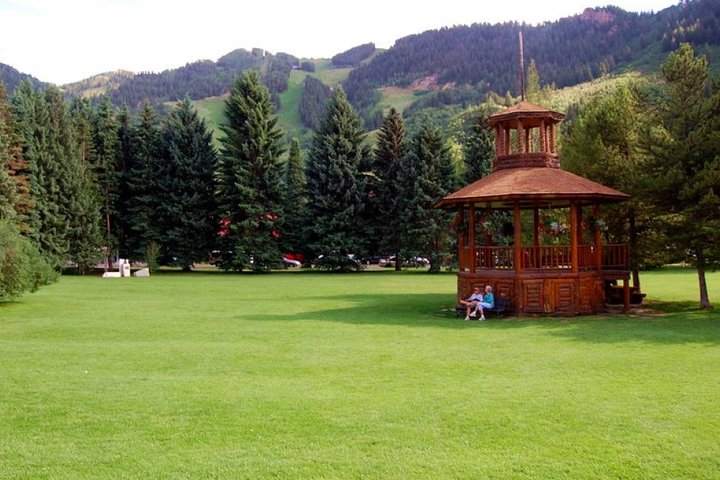 Aspen Scavenger Hunt: Get An â€œAltitudeâ€ Adjustment - thumb 1