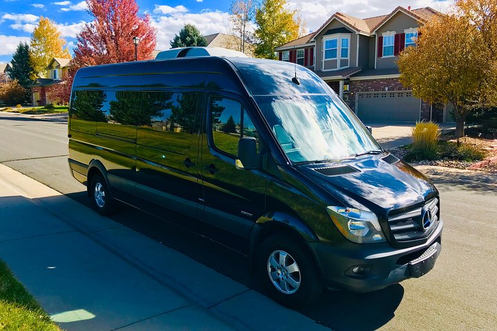 Private Car Service From Aspen Or Snowmass To Denver Int'l Airport (DEN) - thumb 4