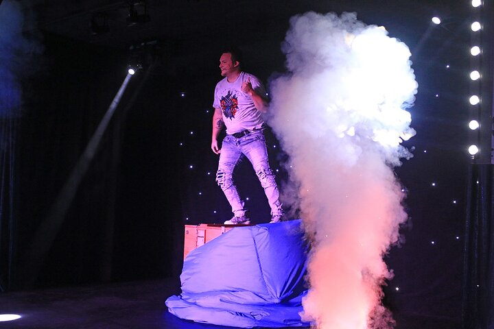 The MAXIMUM MAGIC Show Starring Noah & Heather Wells - thumb 1