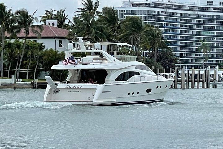3-Hour Miami South Beach Dock Party On A Yacht With Open Bar And DJ - thumb 0