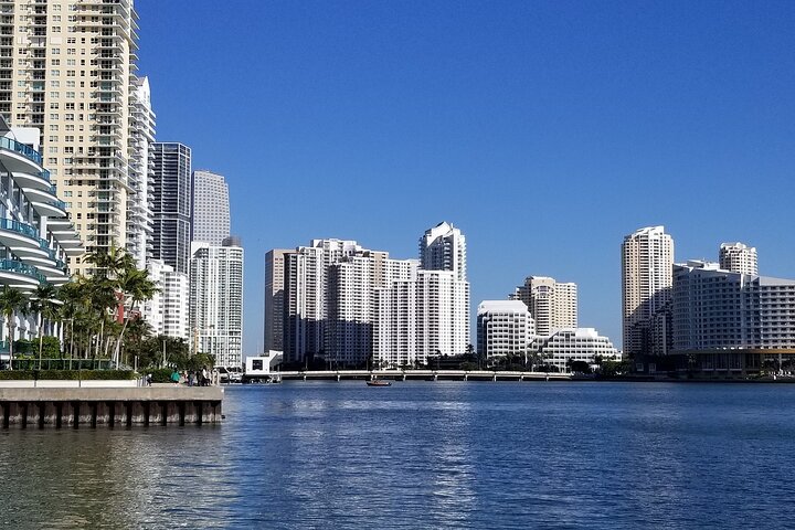 3-Hour Miami South Beach Dock Party On A Yacht With Open Bar And DJ - thumb 2