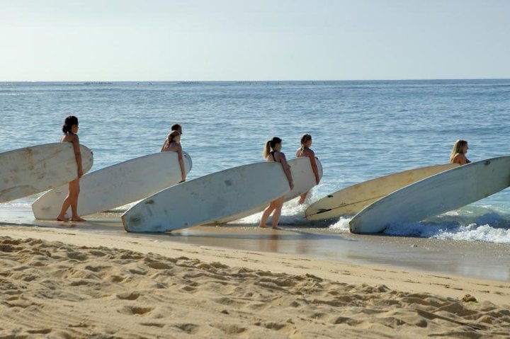 Outrageous Surf ScHool Lessons In Lahaina - thumb 0